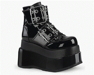 デモニアの厚底靴が熱い ストリートからライブまで大活躍