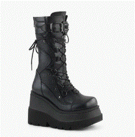 デモニアシューズを履いて、私の日常が非日常に変わった話